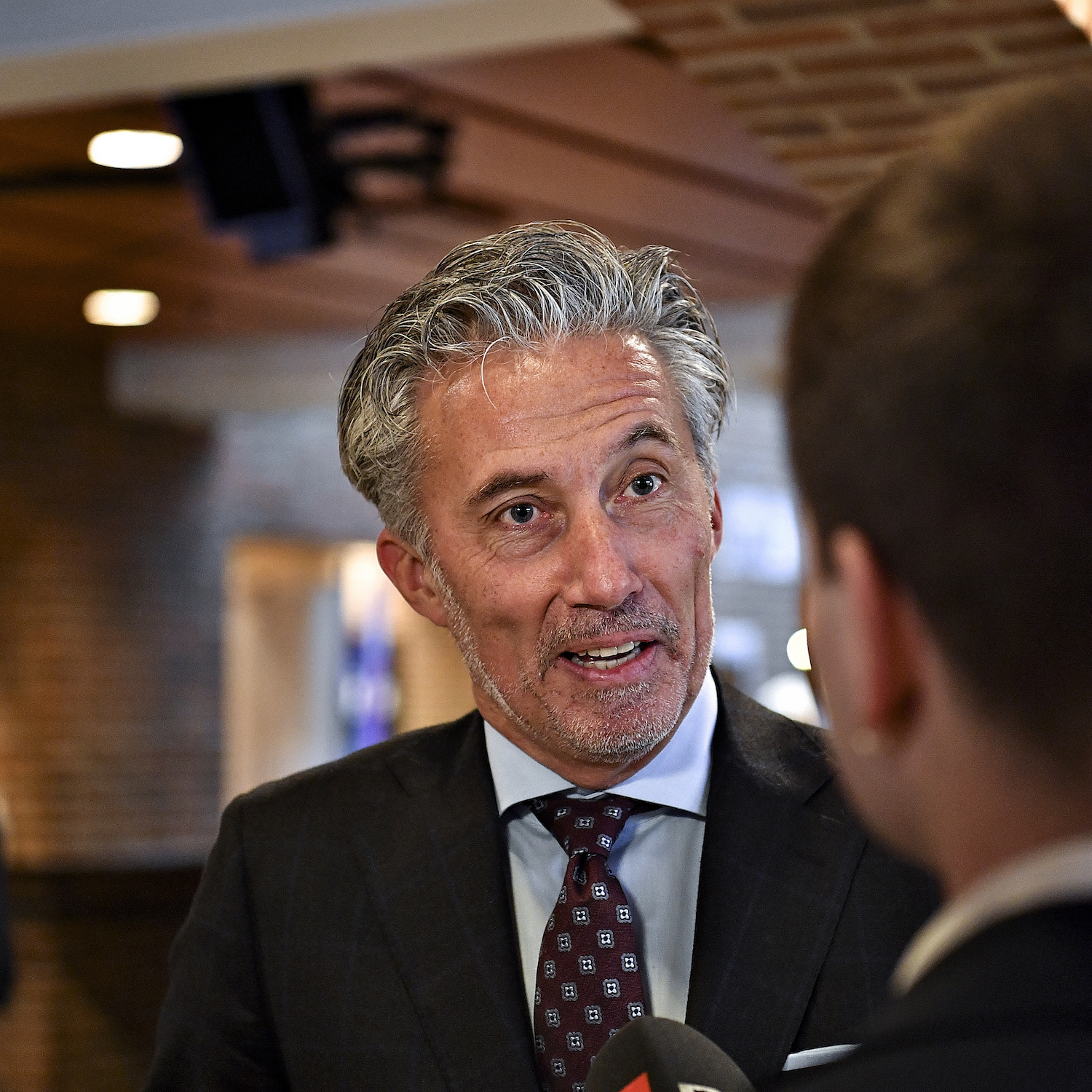 Venstre profil Brugte 1 2 Millioner EU kroner P 23 Videoer Og En venstre-profil-brugte-1-2-millioner-eu-kroner-p-23-videoer-og-en