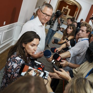 Monika Rubin (M) og Henrik Frandsen (M)efter at Moderaterne har holdt gruppemøde på Christiansborg tirsdag den 3. september 2024. Sag om dårligt arbejdsmiljø i Moderaterne blusset op og mandag holdt partiet krisemøde.. (Foto: Liselotte Sabroe/Ritzau Scanpix)